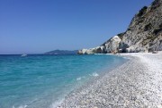 Кейт Хадсон (Kate Hudson) - Bikini Relaxing On The Beach In Greece With Topless Girlfriends, 18.06.2015 (19xHQ) 0453ec420660221