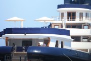 Мэрайя Кэри (Mariah Carey) Wearing A Bikini Top On A Yacht In Ibiza, 30.06.2015 - 42xHQ 16ddf0420660910