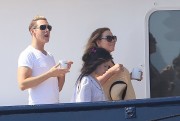 Мэрайя Кэри (Mariah Carey) Wearing A Bikini Top On A Yacht In Ibiza, 30.06.2015 - 42xHQ 33e082420660995