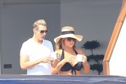 Мэрайя Кэри (Mariah Carey) Wearing A Bikini Top On A Yacht In Ibiza, 30.06.2015 - 42xHQ 37d55a420660933