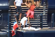 Мэрайя Кэри (Mariah Carey) Boobs Spills Out Of Her Tight Swimsuit In Ibiza - 01.07.2015 - 55xHQ 4de803420660835
