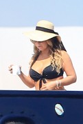 Мэрайя Кэри (Mariah Carey) Wearing A Bikini Top On A Yacht In Ibiza, 30.06.2015 - 42xHQ 5bcb7f420661032