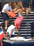 Мэрайя Кэри (Mariah Carey) Boobs Spills Out Of Her Tight Swimsuit In Ibiza - 01.07.2015 - 55xHQ 671953420660947