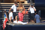 Мэрайя Кэри (Mariah Carey) Boobs Spills Out Of Her Tight Swimsuit In Ibiza - 01.07.2015 - 55xHQ 6816e5420660786