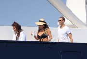 Мэрайя Кэри (Mariah Carey) Wearing A Bikini Top On A Yacht In Ibiza, 30.06.2015 - 42xHQ 9ef6dd420661009