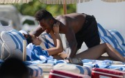 Шанина Шайк (Shanina Shaik) Bikini Enjoy Day With Her Boyfriend On The Beach In Miami, 16.06.2015 (16xHQ) 9fbd3a420661131