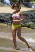 Люси Хейл (Lucy Hale) With Her Boyfriend Wearing A Bikini On The Beach In Hawaii, 30.06.2015 (30xHQ) A663a7420660332