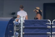 Мэрайя Кэри (Mariah Carey) Wearing A Bikini Top On A Yacht In Ibiza, 30.06.2015 - 42xHQ C9a021420660892
