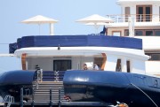 Мэрайя Кэри (Mariah Carey) Wearing A Bikini Top On A Yacht In Ibiza, 30.06.2015 - 42xHQ E3dc2b420661063