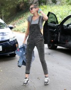 Майли Сайрус (Miley Cyrus) Spotted Near Her Home In Studio City, 11.06.2015 - 37xHQ 006202420678316