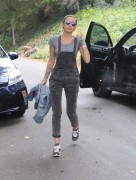 Майли Сайрус (Miley Cyrus) Spotted Near Her Home In Studio City, 11.06.2015 - 37xHQ 10d71a420678302