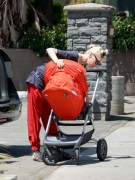 Гвен Стефани (Gwen Stefani) Candids At Griffith Park In Los Angeles, 28.06.2015 (12xHQ) 1a5f34420678102