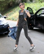 Майли Сайрус (Miley Cyrus) Spotted Near Her Home In Studio City, 11.06.2015 - 37xHQ Da55cf420678207