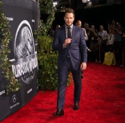 Крис Прэтт (Chris Pratt) 'Jurassic World' premiere, Dolby Theatre, Hollywood, 06.09.2015 (28xHQ) 7ce435422499028