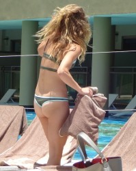 [LQ tag] AnnaLynne McCord - wearing a bikini in Mexico 7/16/2015