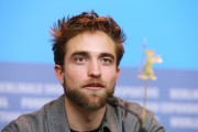 Роберт Паттинсон (Robert Pattinson) Life Press Conference during the 65th Berlinale International Film Festival at Grand Hyatt Hotel, Berlin, 2015 - 20xHQ 59c123423153138