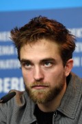 Роберт Паттинсон (Robert Pattinson) Life Press Conference during the 65th Berlinale International Film Festival at Grand Hyatt Hotel, Berlin, 2015 - 20xHQ C7a033423153182