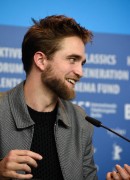 Роберт Паттинсон (Robert Pattinson) Life Press Conference during the 65th Berlinale International Film Festival at Grand Hyatt Hotel, Berlin, 2015 - 20xHQ Fa71db423153013