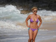 Бритни Спирс (Britney Spears) Bikini Pics On The Beach In Kauai, Hawaii, 24.07.2015 (39xHQ) 05d1f0424745823