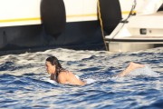 Мишель Родригес (Michelle Rodriguez) Candids Paddleboarding In St. Tropez, France, 24.07.2015 (51xHQ) 175186424746302