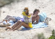 Хайди Клум (Heidi Klum) - Bikini Candids On The Beach In The Mediterranean, 25.07.2015 - 63xHQ 276e8e424745479