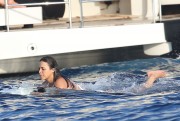 Мишель Родригес (Michelle Rodriguez) Candids Paddleboarding In St. Tropez, France, 24.07.2015 (51xHQ) 47acab424746740