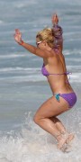 Бритни Спирс (Britney Spears) Bikini Pics On The Beach In Kauai, Hawaii, 24.07.2015 (39xHQ) 5431fd424745679