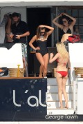 Нина Добрев (Nina Dobrev) Black Swimsuit On A Yacht In St Tropez, France, 21.07.2015 (24xHQ) 70c208424747236