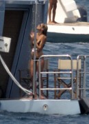 Хайди Клум (Heidi Klum) - Bikini Candids On The Beach In The Mediterranean, 25.07.2015 - 63xHQ Afd3f6424745559