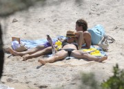 Хайди Клум (Heidi Klum) - Bikini Candids On The Beach In The Mediterranean, 25.07.2015 - 63xHQ C85dc3424745641