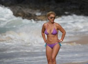 Бритни Спирс (Britney Spears) Bikini Pics On The Beach In Kauai, Hawaii, 24.07.2015 (39xHQ) D762c4424745921