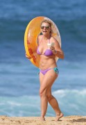 Бритни Спирс (Britney Spears) Bikini Pics On The Beach In Kauai, Hawaii, 24.07.2015 (39xHQ) E41e40424745893