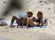 Хайди Клум (Heidi Klum) - Bikini Candids On The Beach In The Mediterranean, 25.07.2015 - 63xHQ E91d29424745647