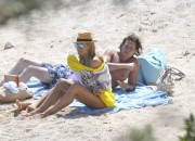 Хайди Клум (Heidi Klum) - Bikini Candids On The Beach In The Mediterranean, 25.07.2015 - 63xHQ Ed44fa424745626