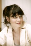 Зои Дешанель (Zooey Deschanel) The Hitchhiker's Guide to the Galaxy press conference portraits by Armando Gallo, 16.04.2005 (18xHQ) 8169c7426325867