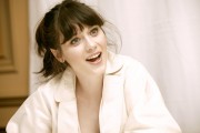 Зои Дешанель (Zooey Deschanel) The Hitchhiker's Guide to the Galaxy press conference portraits by Armando Gallo, 16.04.2005 (18xHQ) Acf8d0426325877
