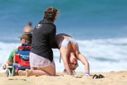 Бритни Спирс (Britney Spears) Showing Her Great Flexibility On The Beach In Kauai, Hawaii, 25.07.2015 (36xHQ) 11953c427046624