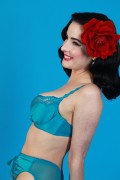  Дита фон Тиз (Dita von Teese) Vintage Lingerie Classic 1950's Photoshoot 2015 (111xHQ) 16102c427047610