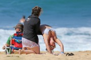 Бритни Спирс (Britney Spears) Showing Her Great Flexibility On The Beach In Kauai, Hawaii, 25.07.2015 (36xHQ) 2f34fb427046640