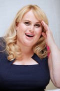 Ребел Уилсон (Rebel Wilson) Pitch Perfect 2 press conference portraits (Los Angeles, May 2, 2015) (10xHQ) F19abe427048425