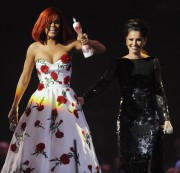 Рианна (Rihanna) Brit Awards at the O2 Arena-Show, London, 02.15.2011 (21xHQ) 98b7cf427813831