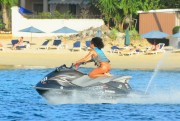 Рианна (Rihanna) On the beach, Barbados, 2013-12-28 (82xHQ) 210d8e428089560
