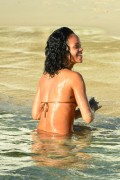 Рианна (Rihanna) On the beach, Barbados, 2013-12-28 (82xHQ) 4d689a428089665