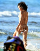 Рианна (Rihanna) On the beach, Barbados, 2013-12-28 (82xHQ) Bfa170428089582