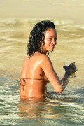 Рианна (Rihanna) On the beach, Barbados, 2013-12-28 (82xHQ) C4180f428089677