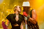 Майли Сайрус (Miley Cyrus) Joins Steel Panther Onstage For Final Show At House Of Blues In Los Angeles, 03.08.2015 - 49xHQ 9413dd428538712