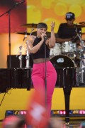 Алисия Кейс (Alicia Keys) Performs on Good Morning America, Rumsey Playfield, New York City, 30.08.2013 - 40xНQ 19c7dd428548085