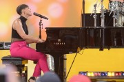 Алисия Кейс (Alicia Keys) Performs on Good Morning America, Rumsey Playfield, New York City, 30.08.2013 - 40xНQ 8ff65a428547675