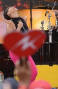 Алисия Кейс (Alicia Keys) Performs on Good Morning America, Rumsey Playfield, New York City, 30.08.2013 - 40xНQ B57fdb428548937