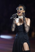 Рианна (Rihanna) Victoria's Secret Fashion Show  Lexington Avenue Armory, New York City, 2012 (23xHQ) E3cdb7428548928